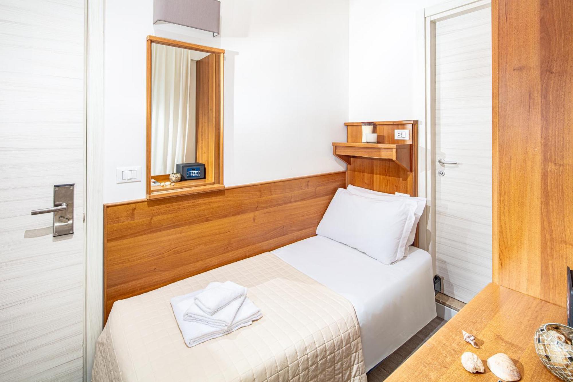 Hotel Pigalle Lido di Jesolo Eksteriør bilde