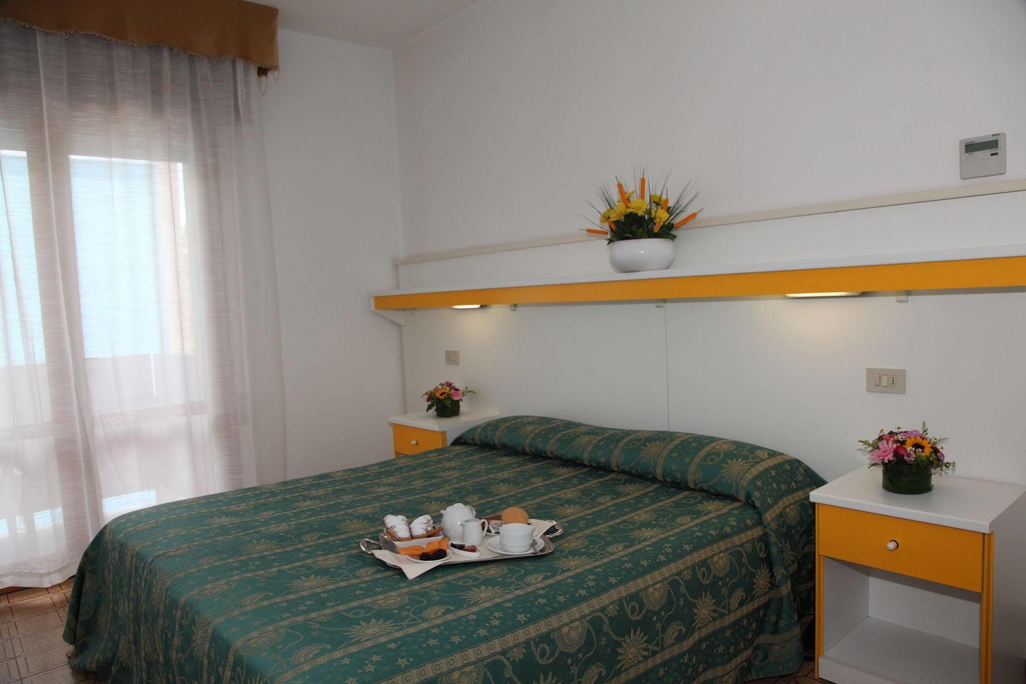 Hotel Pigalle Lido di Jesolo Eksteriør bilde