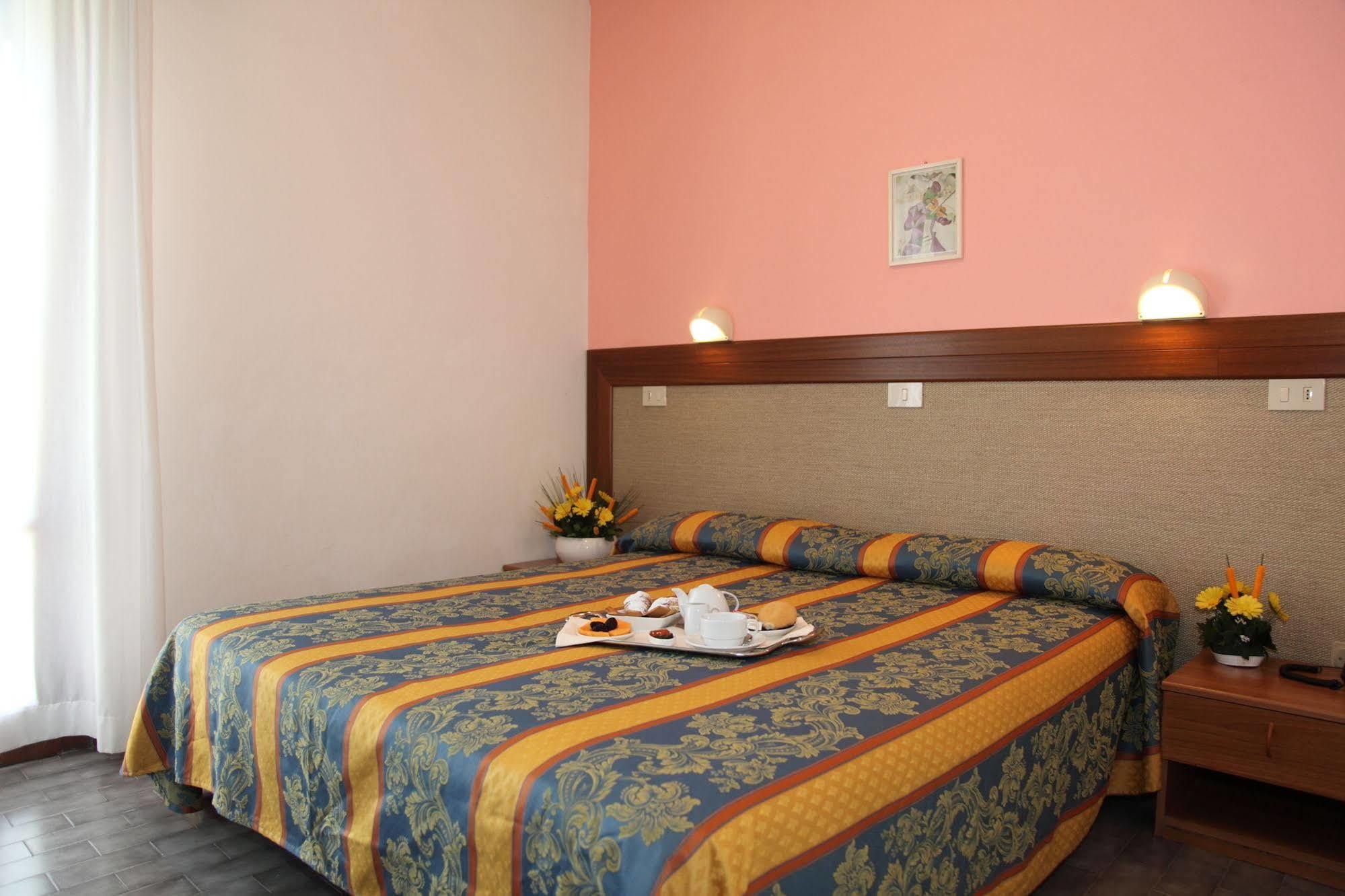 Hotel Pigalle Lido di Jesolo Eksteriør bilde